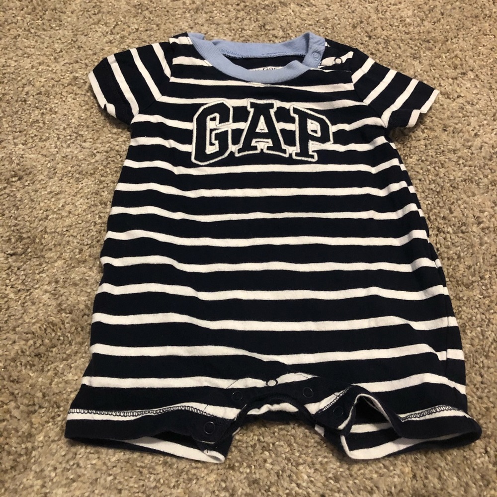 4 piece Baby Gap rompers 0-3 months